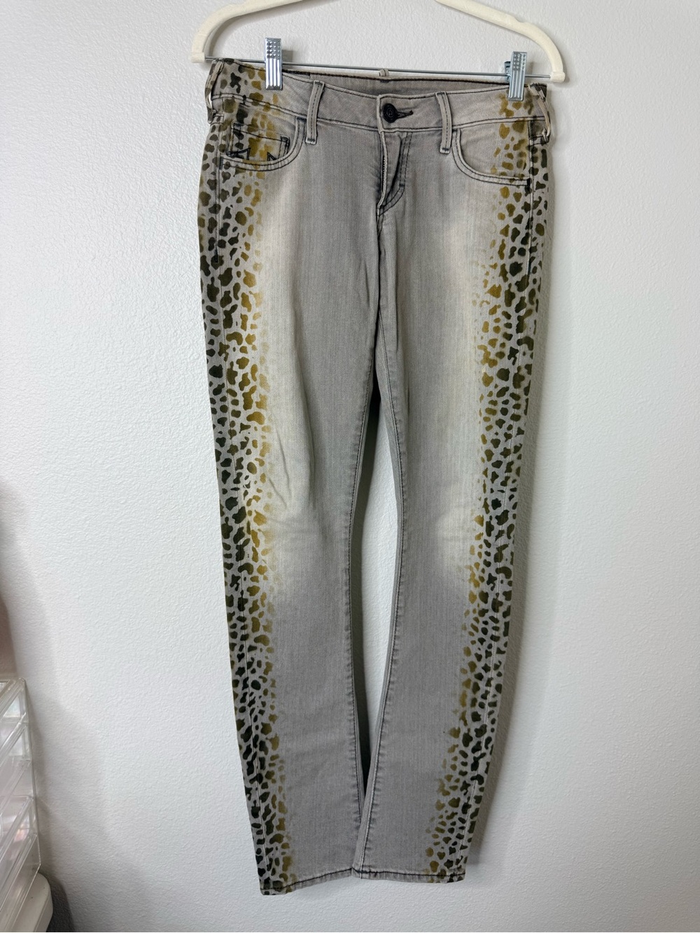 True Religion Jude Jeans Women’s 28 Made USA Leopard Animal Print Y2K - Picture 4 of 10
